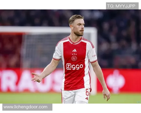 足球巨星伪装成普通球员在街头野球场打球被认出引发围观热潮